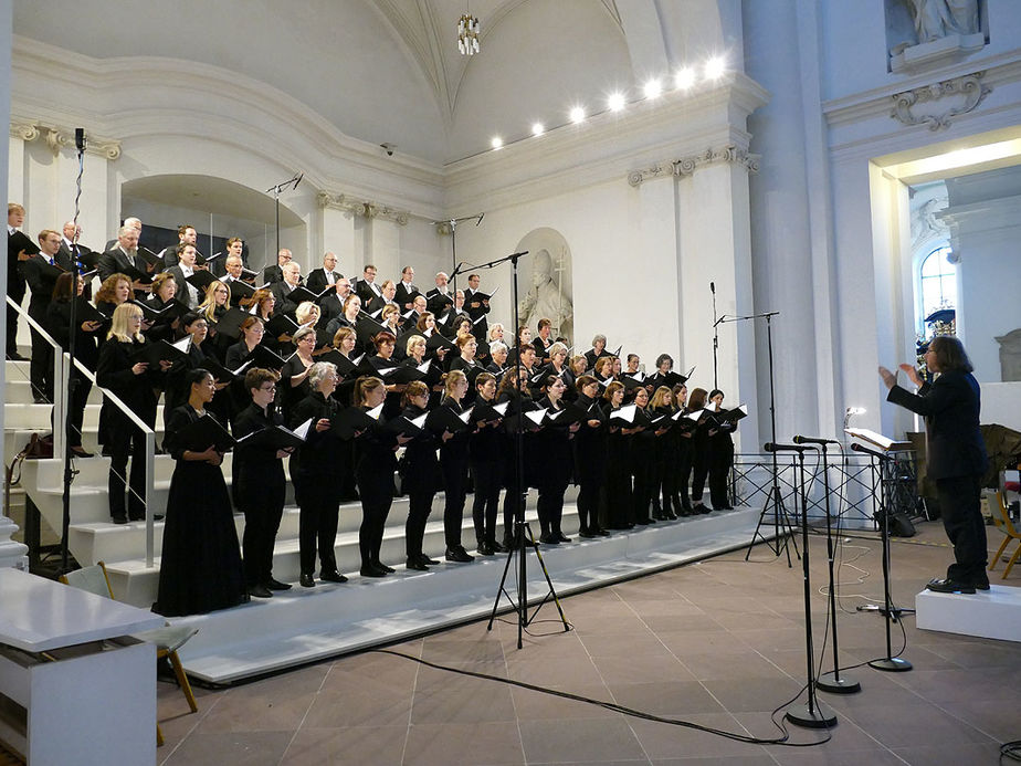 Abschlussvesper der Bischofskonferenz mit Austeilung des Bonifatiussegens (Foto: Karl-Franz Thiede)